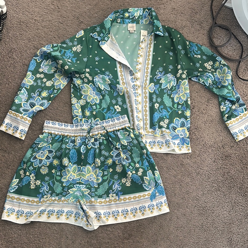 Maeve Green and Blue Set with Floral Elegance